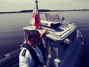 Patrol na łodzi policyjnej