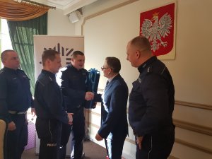 Policjanci z KPP Kamień Pomorski wraz za asp. szt., Wosiakowskim