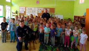 Policjanci podczas spotkań profilaktycznych z mieszkańcami powiatu kamieńskiego